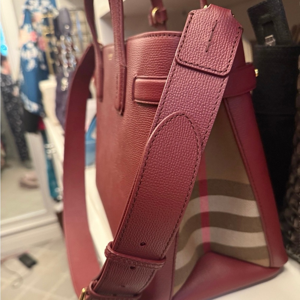 Burberry Crimson Banner HHL Bag - Picture 3 of 15